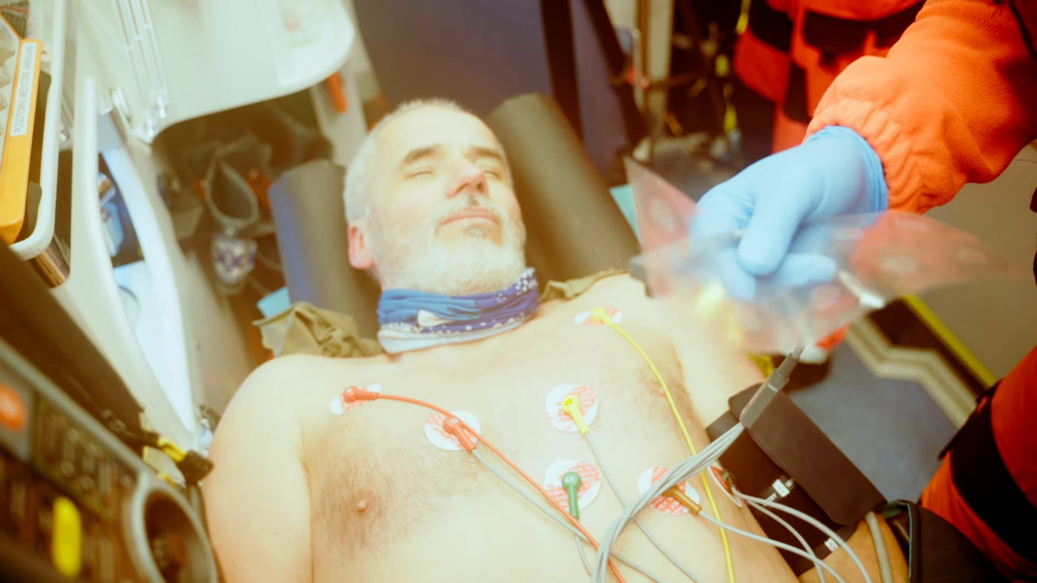 Kadr z filmu Hipotermia w środowisku zimnego powietrza / YouTube