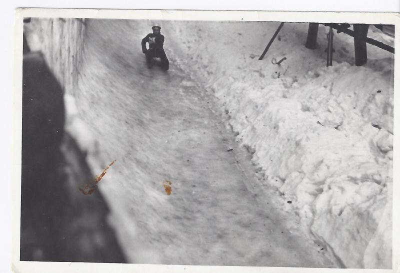 Zawody saneczkowe w Sopocie, przełom lat 50. i 60. XX w. Fotografia ze zbiorów Muzeum Sopotu.